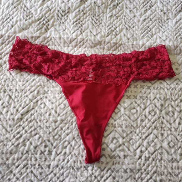 Red lace panty preloved - Picture 1 of 1